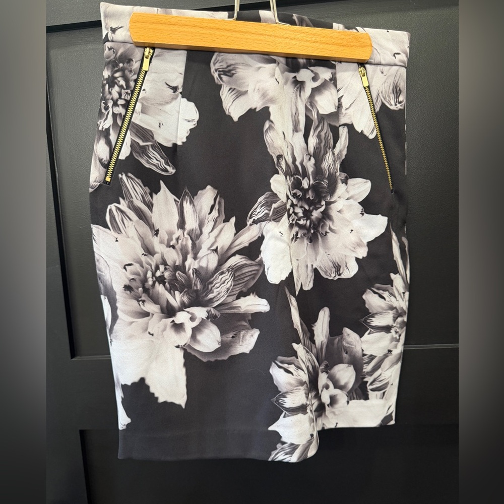 H&M Black and White Floral Pencil Skirt